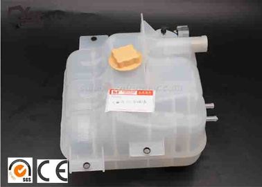 Il doppio dell'escavatore ha parteggiato chiari serbatoi di acqua di plastica per i divisori smontabili
